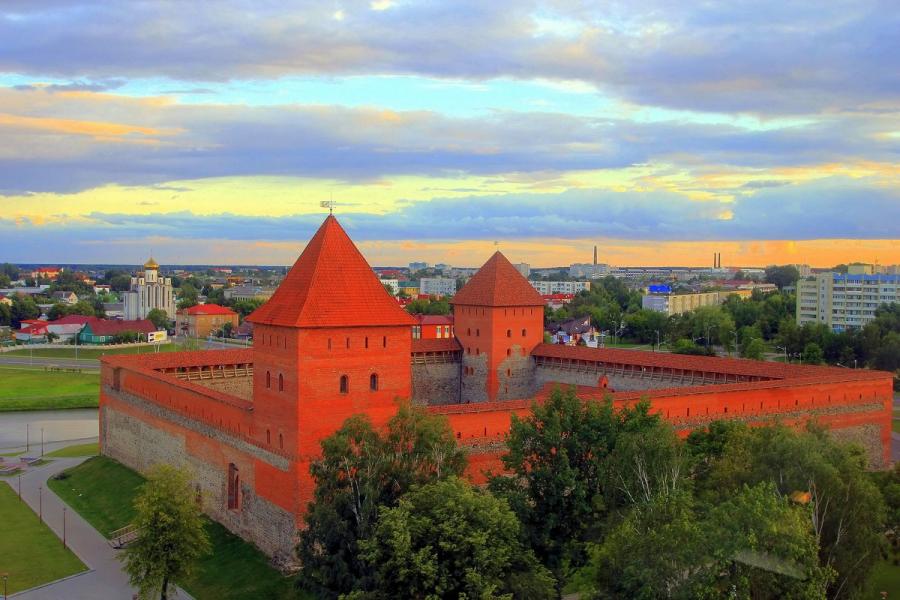 Лидский замок беларусь фото