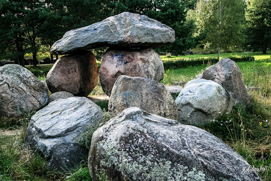 Stone museum. Музей валунов Минск. Музей камней в Минске. Парк камней Минск. Каменный музей Минск.